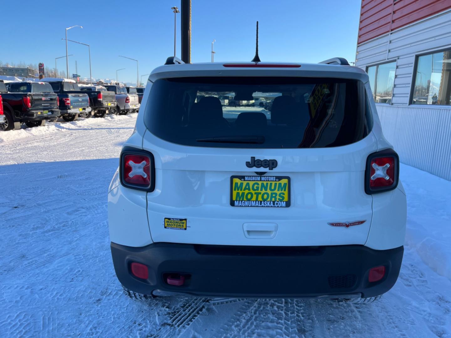 2018 White /charcoal cloth Jeep Renegade Trailhawk 4WD (ZACCJBCBXJP) with an 2.4L L4 DOHC 16V engine, 9A transmission, located at 1960 Industrial Drive, Wasilla, 99654, (907) 274-2277, 61.573475, -149.400146 - Photo#4